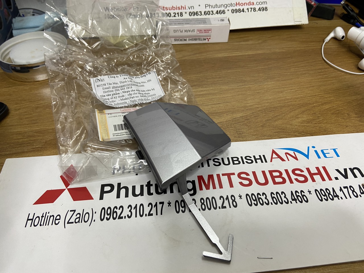 Nắp che Móc cứu hộ xe Mitsubishi Xpander và Xpander Cross 2022-2025